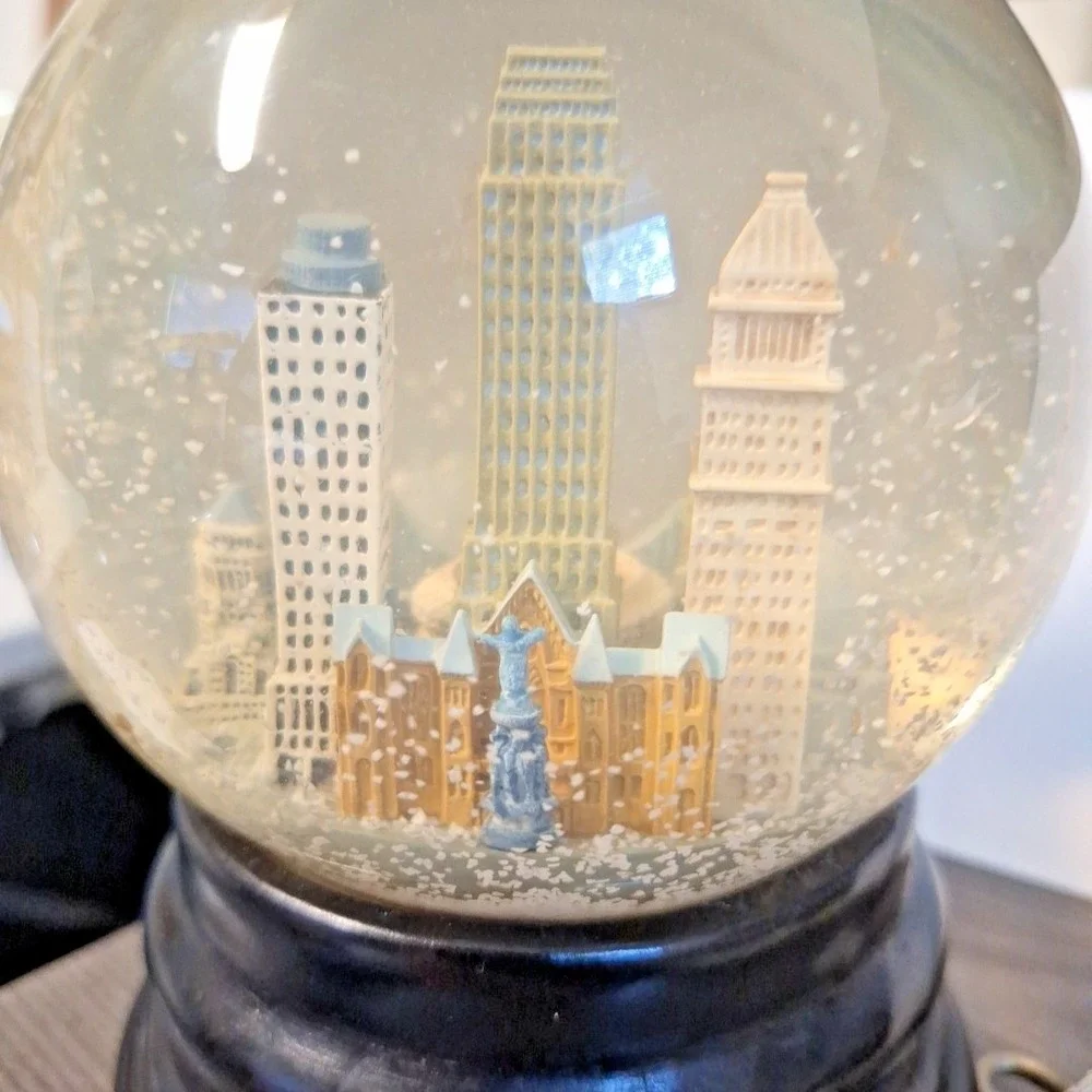 Saks Fifth Avenue Cincinnati Snow Globe Skyline Ohio Musical Works Three Jays Im